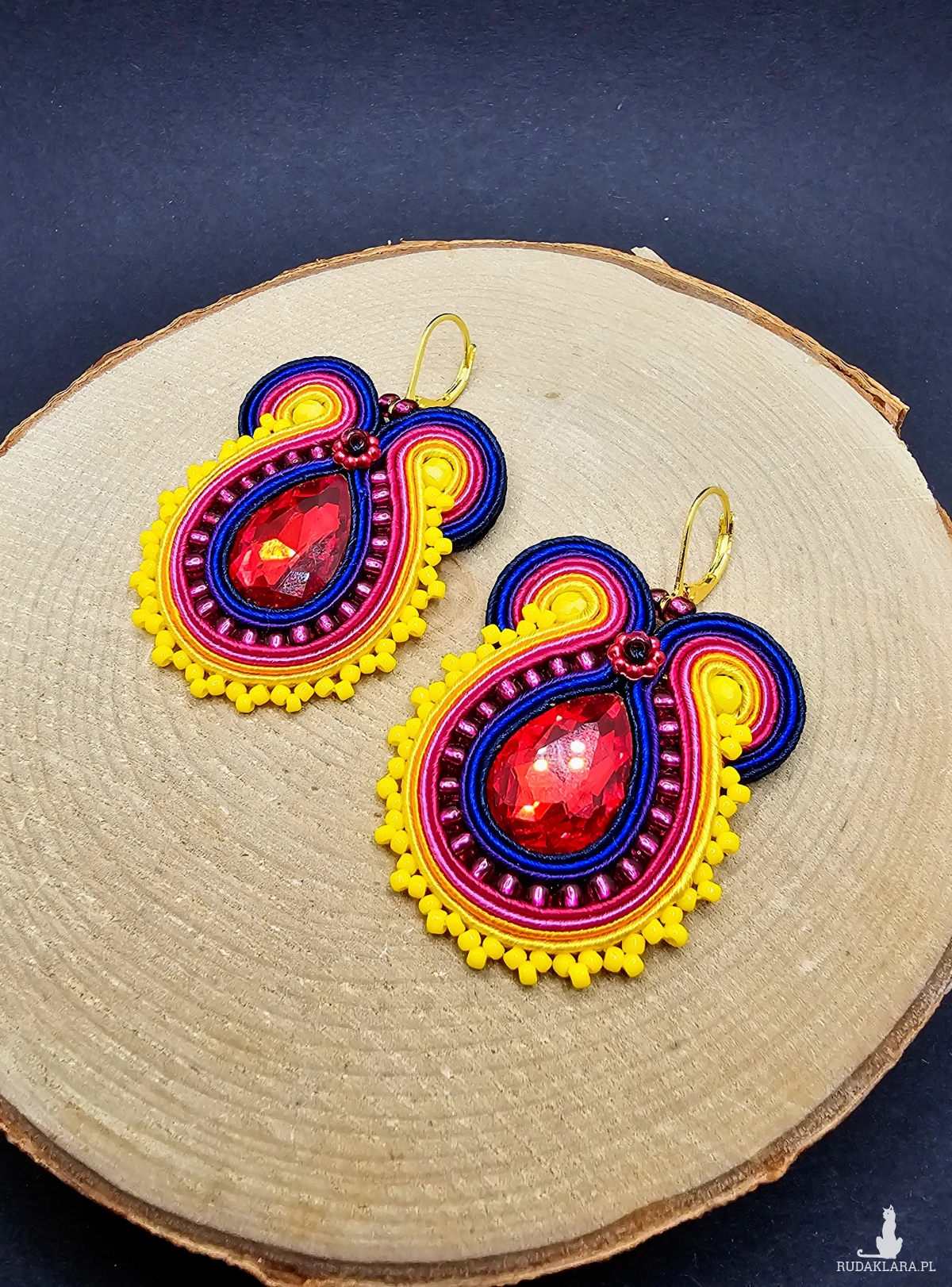 Kolorowe  błyszczące kolczyki sutasz